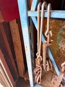 lot 1 image: 3 Trolly hooks