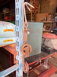 lot 2 image: 2 trolly hooks