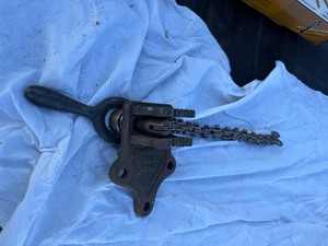 lot 104 image: Pipe Vice