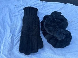 lot 115 image: Womens Gloves & Steering Wheel Cover