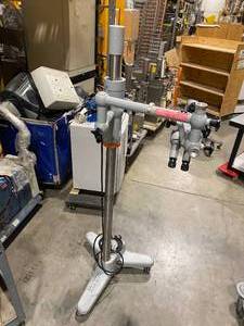 lot 17ET image: Zeiss Standing Microscope (602024)