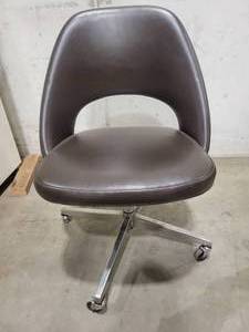 lot 19SK image: Knoll Associates Chair (602515) No Sticker