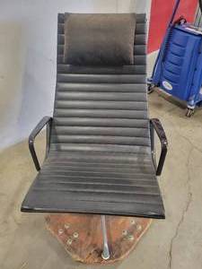 lot 25SK image: Herman Miller Chair (602519) Has No StickerIdentifying Herman Miller Symbol