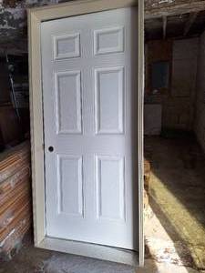 lot 12 image: 36 white exterior door