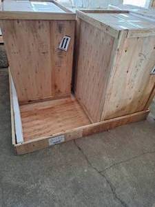 lot 46 image: Plywood shipping crates