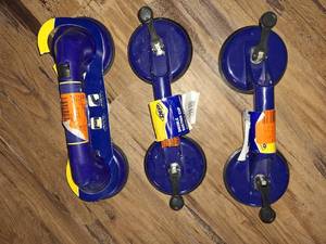 lot 32 image: Tile suction cups