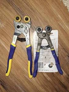 lot 35 image: Glass tile cutters