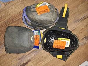 lot 40 image: Knee pads