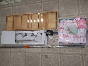 lot 57 image: Bathroom items