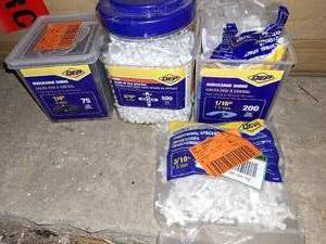 lot 38 image: Tile spacers shims