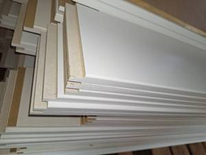 lot 18 image: 12 White door frame boards 6.581.5