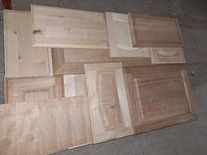 lot 64 image: 200 cabinet doors