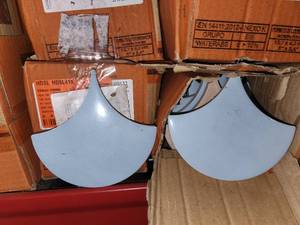 lot 98 image: Sky blue scallop ceramic tile