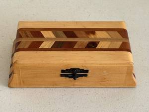 lot 25 image: Wooden Parquetry Jewelry Box with Inlaid Multicolor Wood Lid & Black Latch Lock