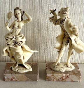 lot 34 image: Pair of Resin Figurines - Romantic Couple on Marble Bases