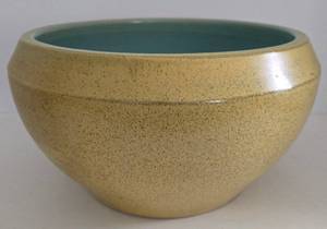 lot 58 image: MCM Maize Colored Speckled Ceramic Bowl - Turquoise Interior