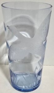 lot 72 image: Vintage Pheasant Bird-Etched Light Blue Glass Vase