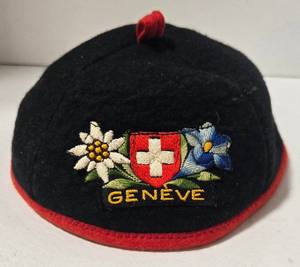 lot 119 image: Vintage Geneve Swiss Childs Beret with Daisies & Cornflower Patch