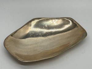 lot 130 image: Champagne Colored Metal Dish - Brass or Aluminum Decorative Tray