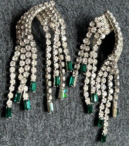 lot 136 image: Stunning Les Bernard Rhinestones &amp Emerald Glass Chandelier Drop Earrings