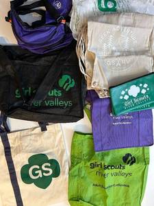 lot 280 image: Girl Scouts River Valleys Bags & Accessories - Fanny Packs, Daypacks & Pencil Pouches