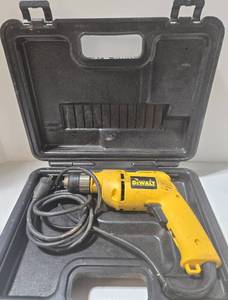 lot 302 image: DeWalt DW106 38 in Corded Drill 120V AC 0-2500 RPM with Case