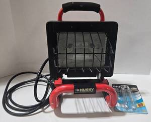 lot 305 image: Husky WL500SPC-H & 500W Halogen Work Light
