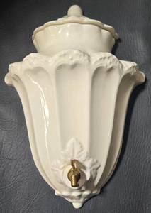 lot 313 image: Vintage 1970 Holland Mold Ceramic Faux Fountain Wall Hanging