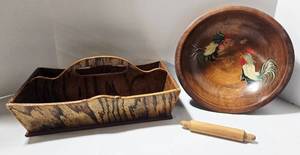 lot 314 image: Vintage Munising Rooster Wooden Bowl & Butlers Cutlery Tray & Miniature Rolling Pin