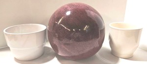lot 317 image: Outdoor Glazed Ornamental Garden Ball & 2 Ceramic Planters