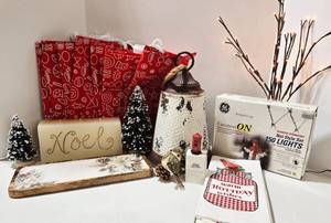 lot 360 image: Group of Various Christmas and Holiday Decor wLighting Elements