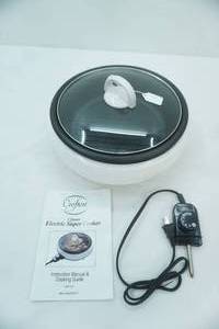 lot 1 image: Crofton  3 Quart Electric Super Cooker New