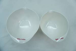 lot 2 image: Betty Crocker 2 Piece Melamine Mixing Bowls , new