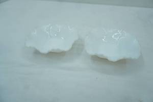 lot 12 image: Vintage Milk Glass Candy Dishes (2)