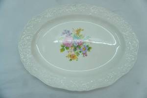 lot 14 image: Vintage Edwin Knowles Flower Platter