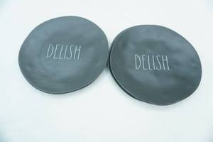 lot 16 image: Melamine Black Delish Plates (4)
