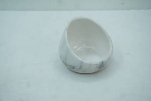 lot 32 image: Ceramic Dish