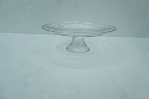 lot 67 image: Ribbed Clear Glass Pedestal Cake Stand