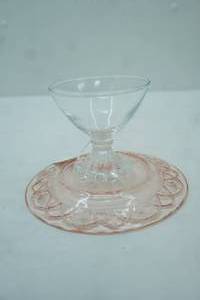 lot 88 image: Vintage Anchor Hocking Mayfair Pink Depression Glass Plate and Clear Glass Berry Dish