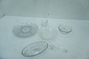 lot 93 image: Vintage Crystal & Clear Pressed Glass Serving Pieces