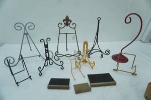 lot 113 image: Art, Photos & Collectors Plates Display Stands