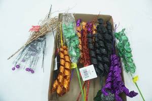 lot 138 image: NEW Glitter Branches and Ribbon Sticks