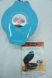 lot 142 image: Bella Cake Pop and Donut Hole Maker