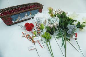 lot 144 image: Artificial Christmas Flowers and Wicker Basket