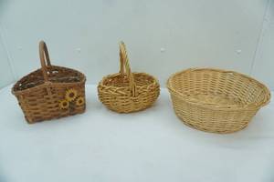 lot 163 image: 3 Wicker Baskets. (1 sunflower)
