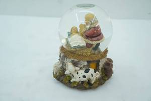 lot 175 image: Musical Snow Globe. Santa and Baby Jesus