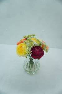 lot 196 image: Clear Glass Vase with Flower Arrangement in Epoxy