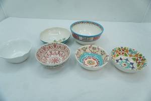 lot 203 image: Collection of Ceramic Bowls