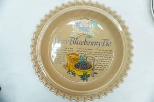 lot 224 image: Very Blueberry Pie Plate. Universal Trumps Corp
