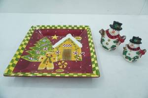 lot 247 image: Laurie Gates Gingerbread Man Ceramic Square Serving Tray, 2 Snowman Candles
